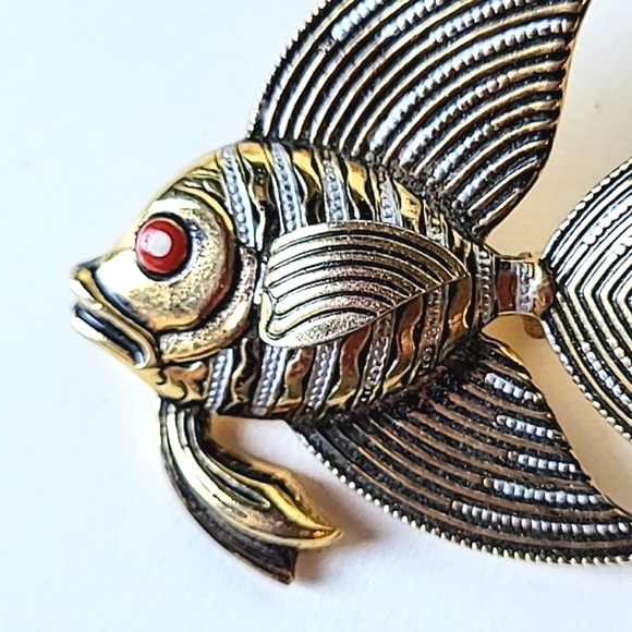 DAMASCENE ANGEL FISH PIN BROOCH - MADE IN SPAIN - Picture 5 of 8